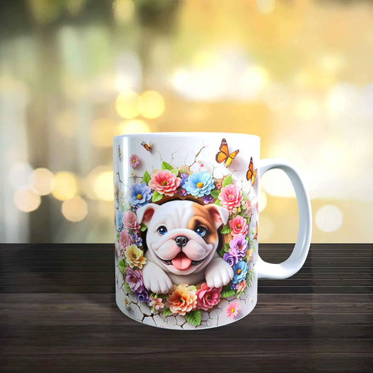 Weiße Keramiktasse mit 3D Hundemotiv einer Bulldogge im Blumenkranz, farbenfrohes Design und glänzende Oberfläche