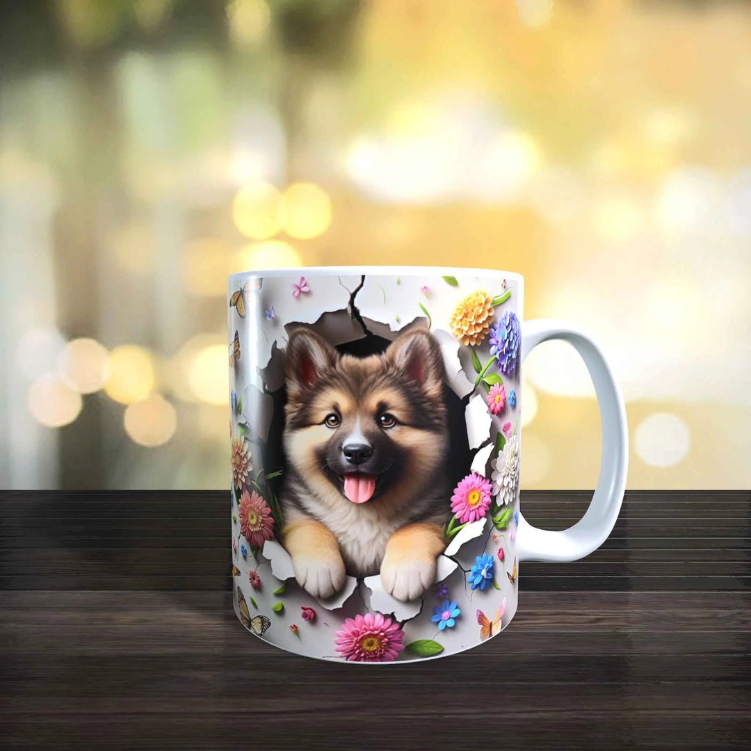 Keramiktasse mit 3D-Motiv eines Schäferhund-Welpen in einem bunten Blumenmotiv