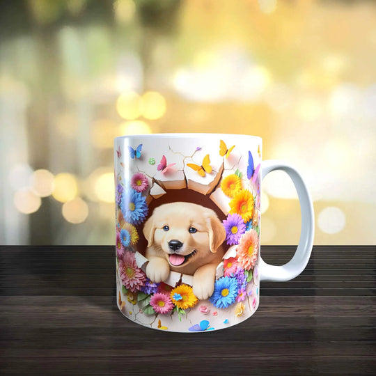 Weiße Keramiktasse mit 3D-Motiv eines Labrador-Welpen vor farbenfrohen Blumen
