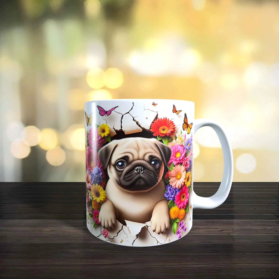 Keramiktasse mit 3D-Motiv eines Mopses in einem farbenfrohen Blumenrahmen