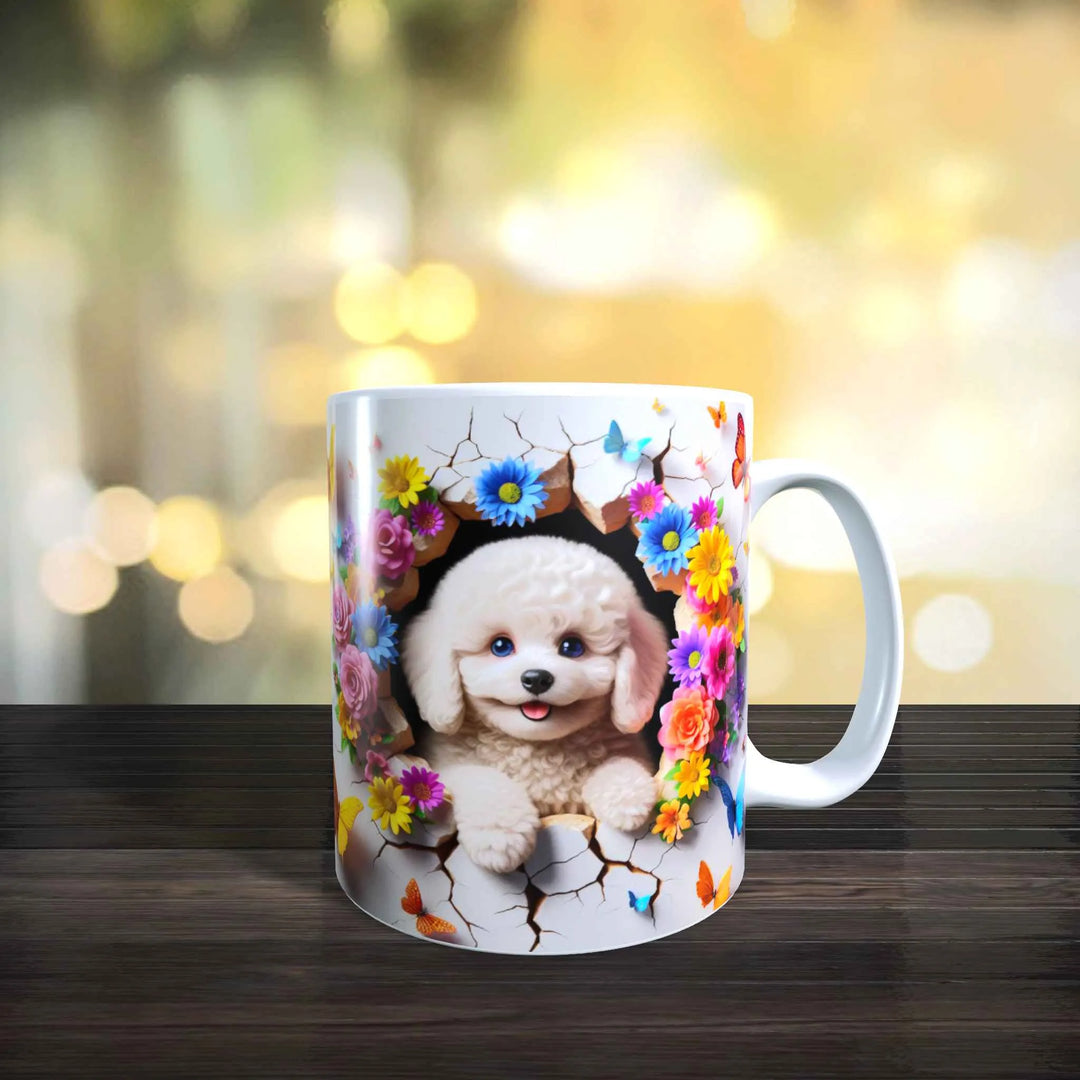 Keramiktasse mit 3D-Motiv eines weißen Pudels im floralen Design