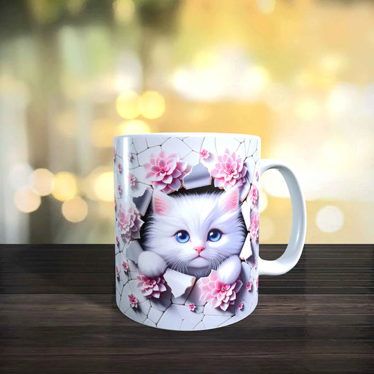 Keramiktasse mit 3D-Katzenmotiv, weißes Kätzchen umgeben von rosa Blüten im Durchbruch-Design