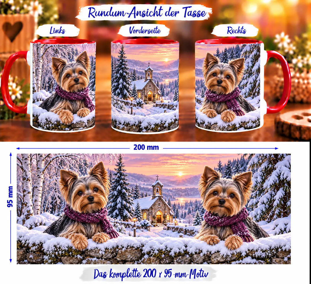 Rundumansicht der Yorkshire-Terrier-Tasse mit zwei Yorkies, beerenfarbenen Schals und einer Waldkapelle zwischen verschneiten Birken und Tannen.