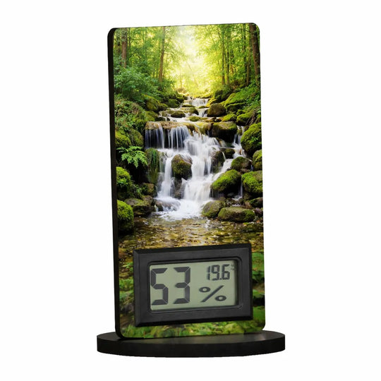 Digitales Thermometer mit personalisiertem Wasserfallmotiv und Anzeige von Luftfeuchtigkeit und Temperatur