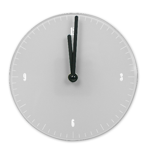 Moderne Glaswanduhr mit großen weißen Ziffern und minimalistischem Design