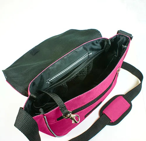 Innenansicht der personalisierbaren Kindergarten-Tasche Julia mit Reißverschlussfach und großem Hauptfach