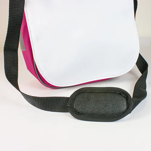 Detailaufnahme der pinken Kindergarten-Tasche Julia mit verstellbarem Schultergurt