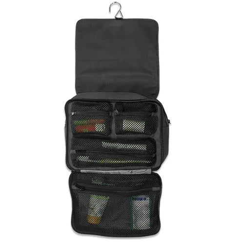 Innenaufteilung eines Kulturbeutels mit mehreren Fächern und Aufhängehaken für Kosmetik und Reiseartikel