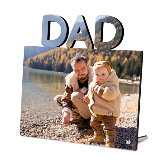Personalisierter MDF Fotoaufsteller mit Schriftzug Dad und Familienfoto – individuelles Erinnerungsstück.