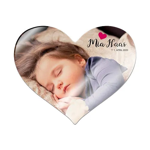 Personalisierter Kühlschrankmagnet in Herzform mit Foto und Namen als individuelle Geschenkidee