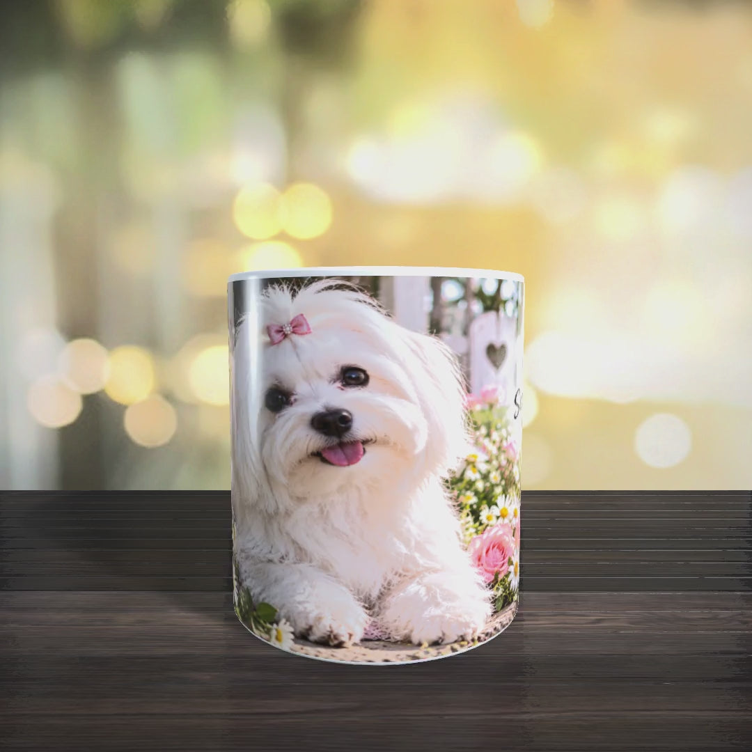 Video der Malteser-Tasse mit Blumenmotiv und Spruch aus verschiedenen Perspektiven