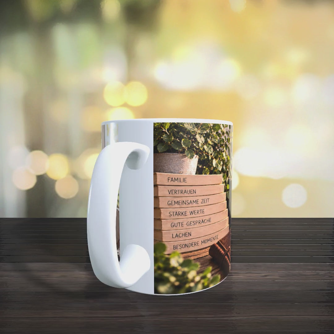 Keramiktasse mit Maßangaben: ca. 9,5 cm Höhe, 8 cm Durchmesser ohne Henkel und 330 ml Fassungsvermögen