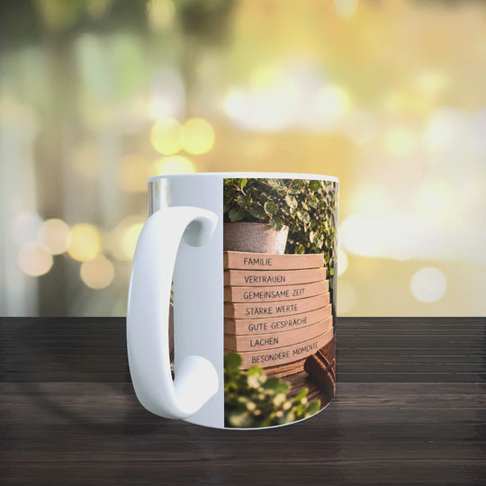 Keramiktasse mit Maßangaben: ca. 9,5 cm Höhe, 8 cm Durchmesser ohne Henkel und 330 ml Fassungsvermögen