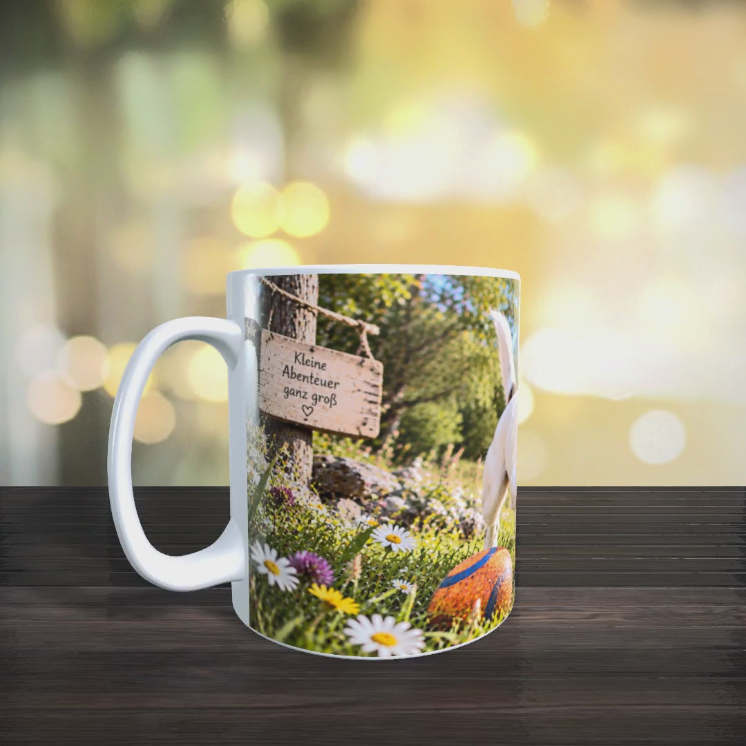 Produktvideo der Jack-Russell-Tasse mit Ansichten des Hundemotivs und des Spruchs „Vier Pfoten. Tausend Ideen. Keine Pause.“