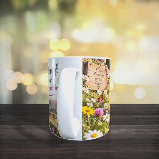 Produktvideo der Havaneser-Tasse mit Ansichten des Hundemotivs und des Spruchs „Wuschelkopf. Charmeur. Immer mittendrin.“