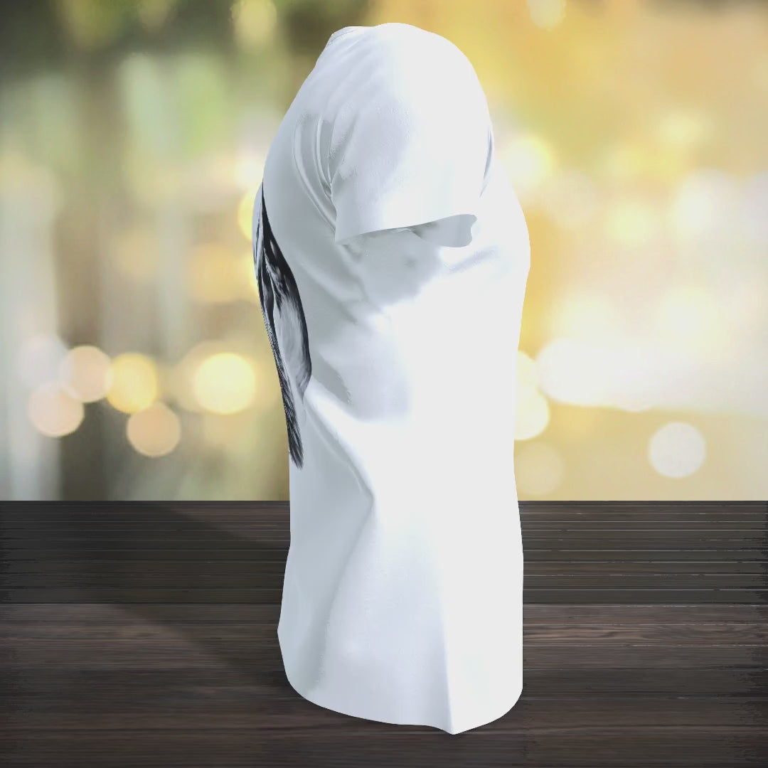 Mockup-Video eines weisses T-Shirts mit handgedrucktem Wolfsdesign, modernes Shirt in hochwertiger Qualität