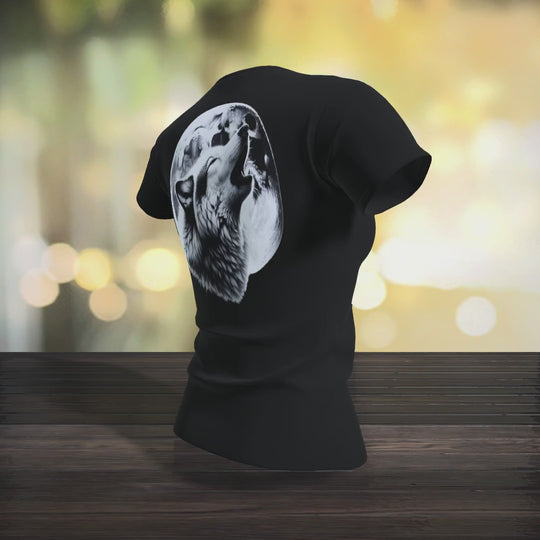 Mockup-Video eines schwarzen T-Shirts mit handgedrucktem Wolfsdesign, modernes Shirt in hochwertiger Qualität
