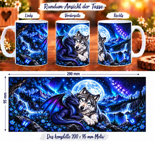 Fantasy-Tasse aus drei Perspektiven und vollständiges Druckmotiv mit kleinem Drachen, Wolf und Mondlandschaft