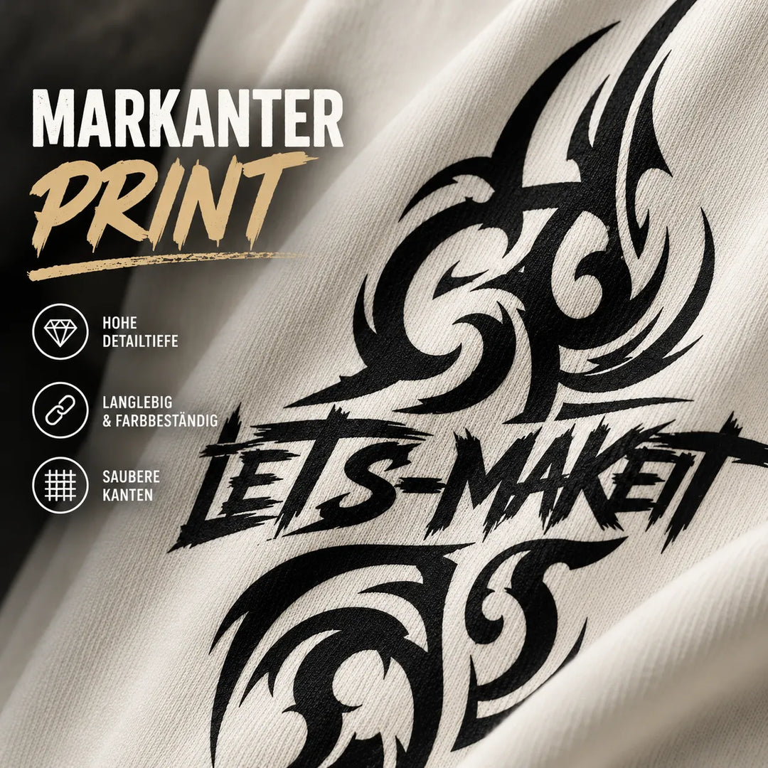 Detailansicht des schwarzen Tribal-Frontprints auf dem Tribal Streetwear Oversize T-Shirt