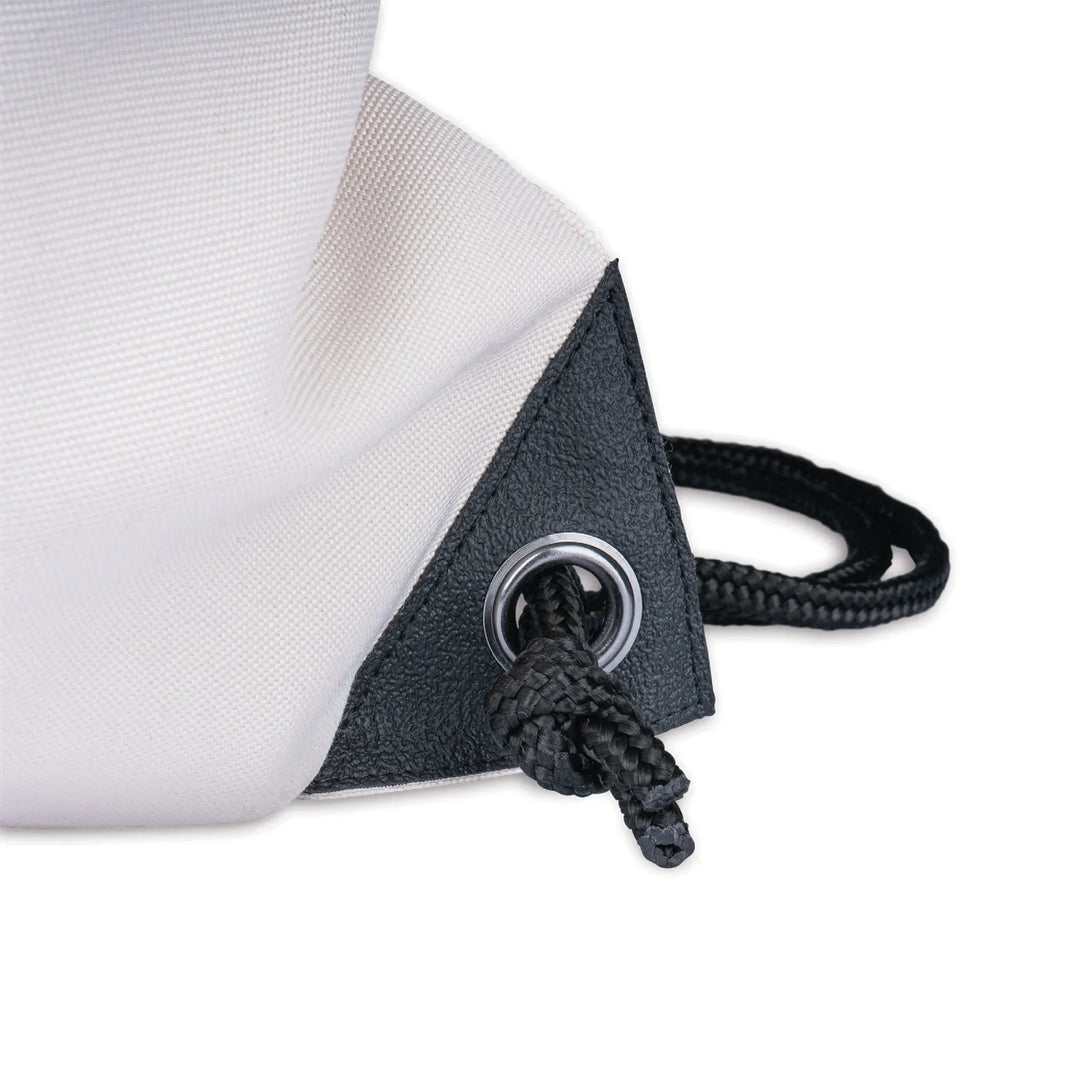 Detailansicht der stabilen Kordel und Metallöse eines hochwertigen personalisierten Turnbeutels